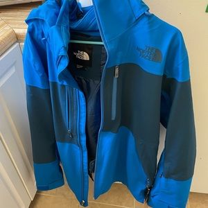 unused New north face ski jacket with hood and lining